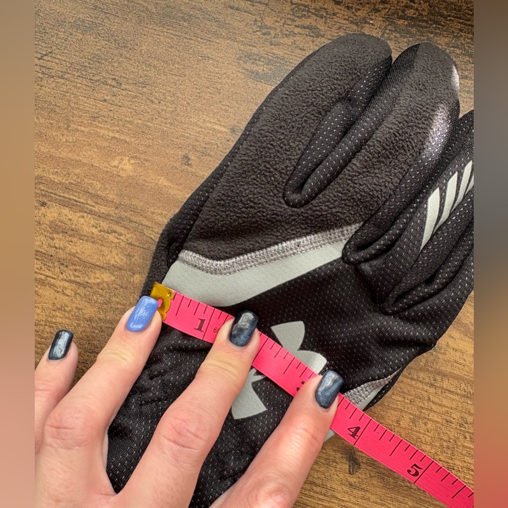 Under Armour Black Gloves with White Logo Skiing Winter - Picture 6 of 6